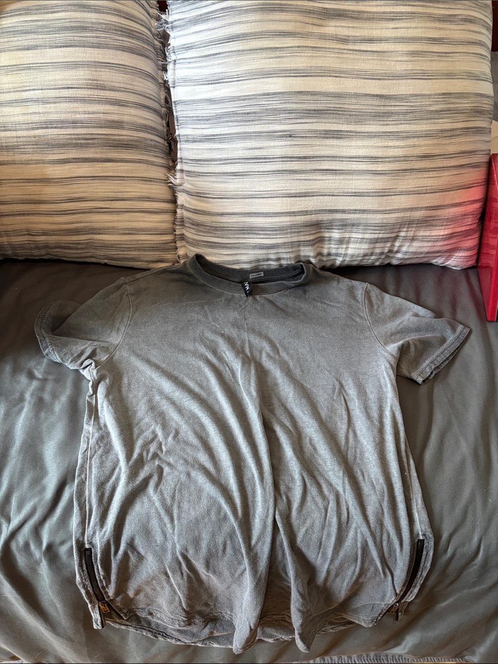 Men's Short Sleeve Crewneck T-Shirt in Gray with Side Zippers